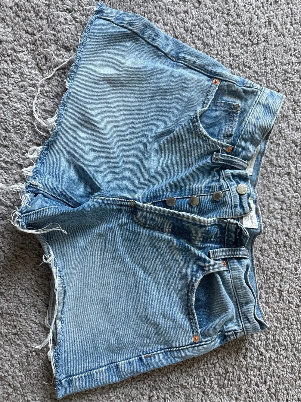 Light Wash mid-rise 90s baggy Denim Cutoff Shorts